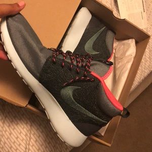Nike Rosherun Mid OS
